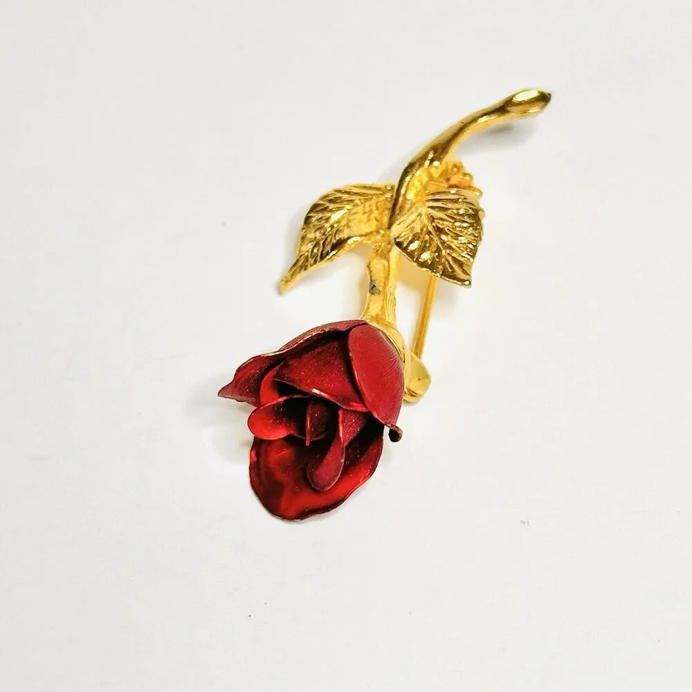Vintage Giovanni Single Red Rose Flower Brooch Pin Gold Tone Boutonniere Lapel